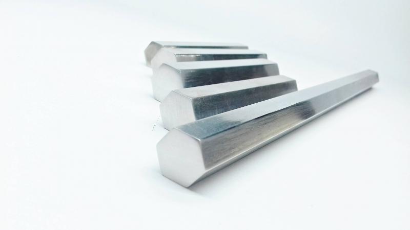 Vergalhões de alumínio trefilado